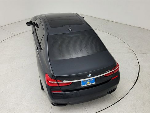 Used 2017 BMW 750i xDrive image 37