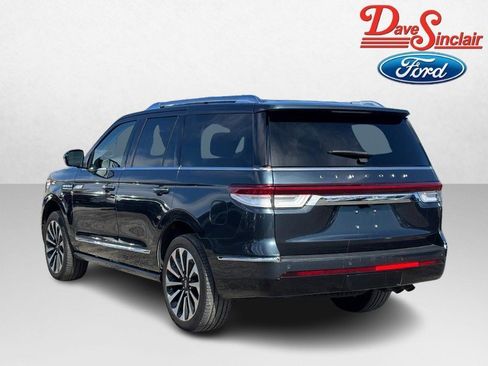 Used 2022 Lincoln Navigator Reserve image 9