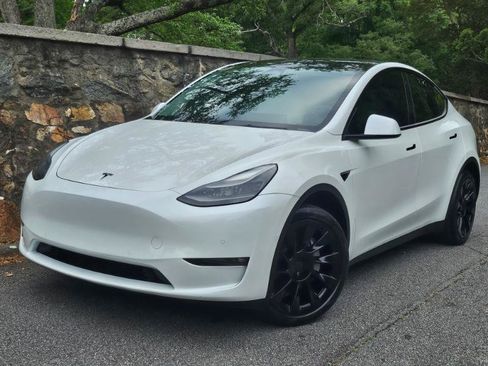 Used 2022 Tesla Model Y Long Range AWD/4WD image 5