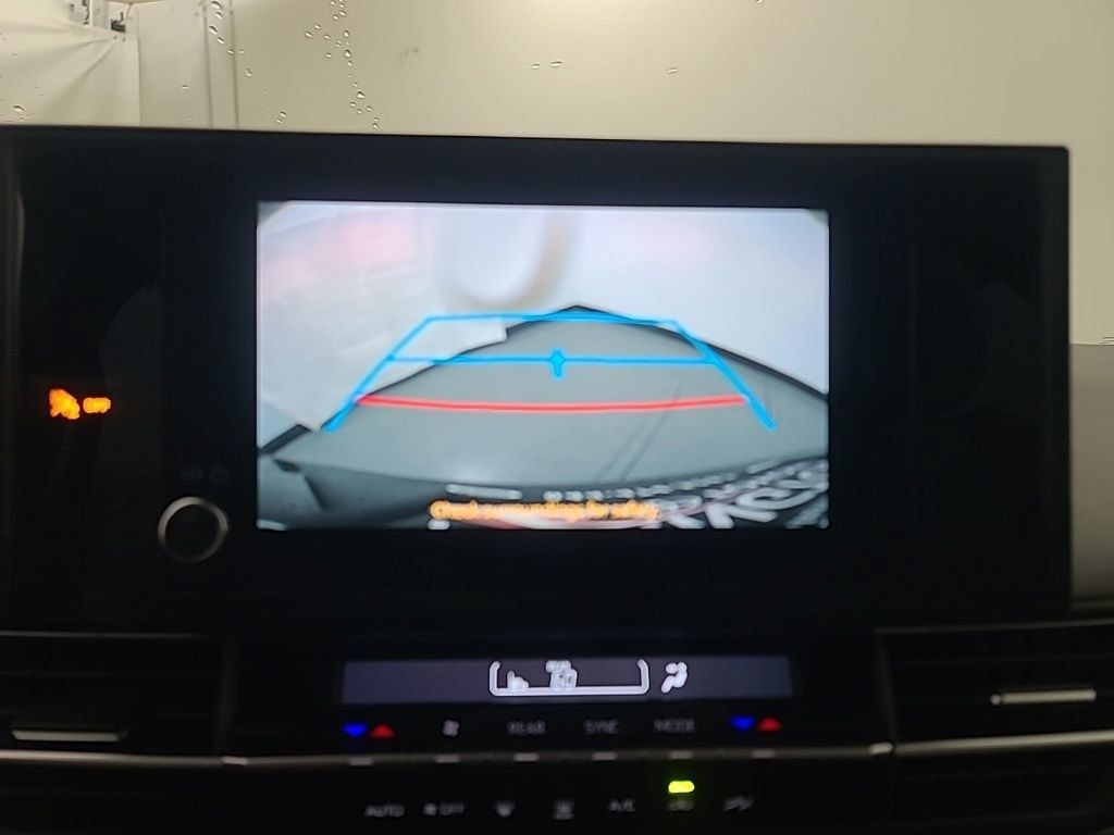 Used 2025 Toyota Sienna LE FWD image 37