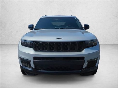Used 2025 Jeep Grand Cherokee L Limited w/ Black Appearance Package AWD/4WD image 2
