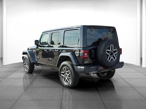 Used 2025 Jeep Wrangler Unlimited Sahara AWD/4WD image 5