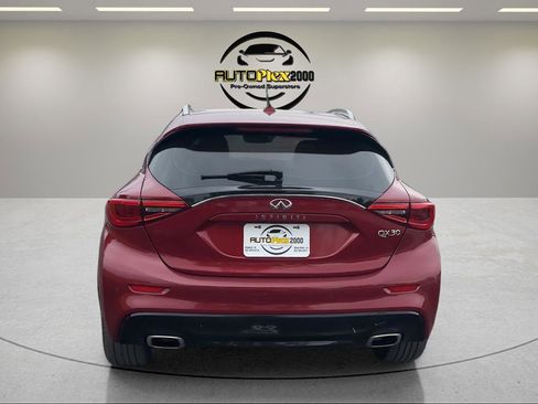 Used 2018 INFINITI QX30 Premium w/ Navigation Package FWD image 6