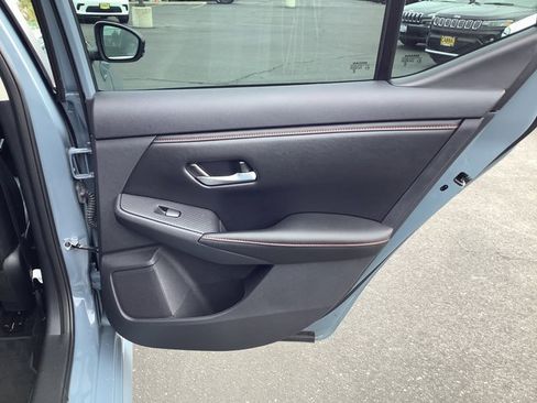 Used 2025 Nissan Sentra SR w/ SR Premium Package image 35