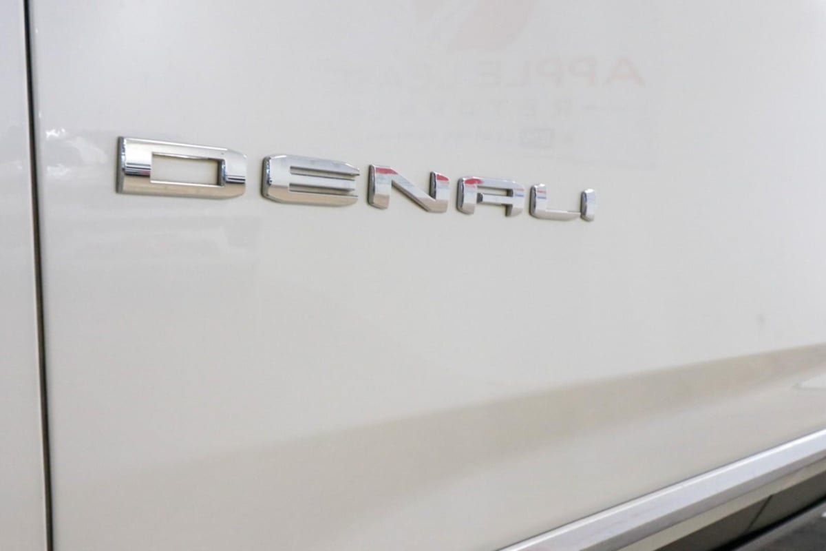 Used 2024 GMC Yukon XL Denali w/ Advanced Technology Package AWD/4WD image 46