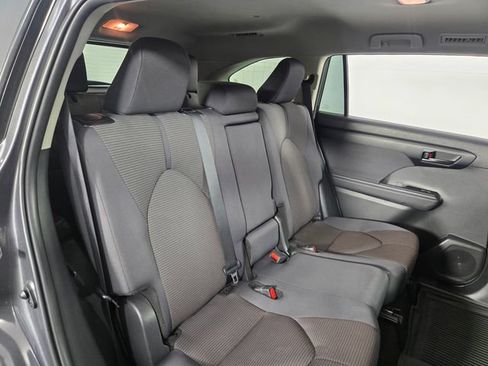Used 2025 Toyota Highlander LE AWD/4WD image 18