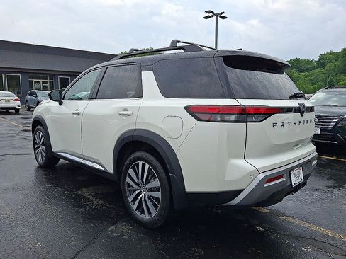 Used 2022 Nissan Pathfinder Platinum w/ Cargo Package AWD/4WD image 22