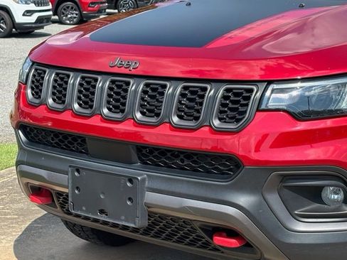 Used 2025 Jeep Compass Trailhawk AWD/4WD image 10