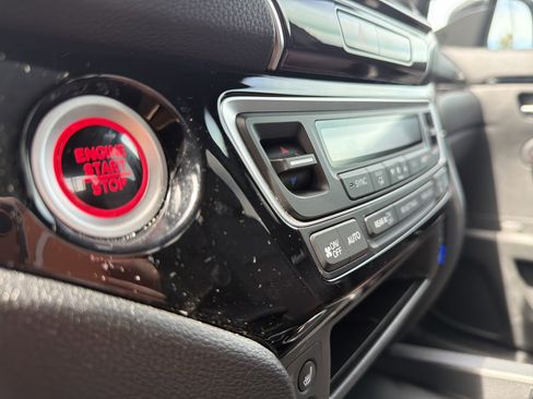 Certified 2025 Honda Ridgeline Black Edition image 33