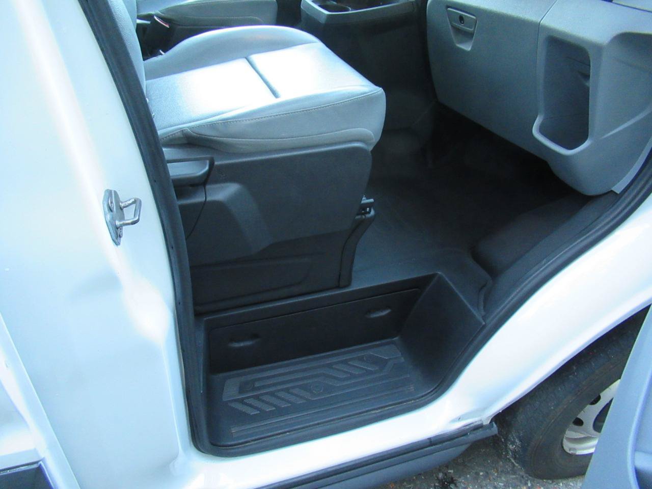 Used 2018 Ford Transit 250 148 Medium Roof RWD image 18
