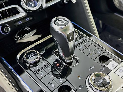 Used 2026 Bentley Flying Spur Azure AWD/4WD image 17