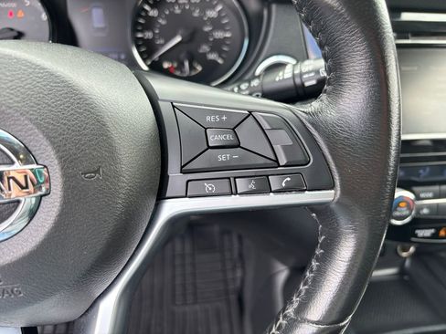 Used 2020 Nissan Rogue SV FWD image 17