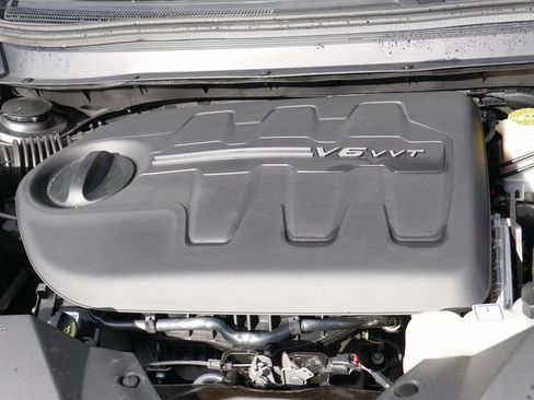 Used 2022 Jeep Cherokee Limited w/ Mopar Interior Package image 9