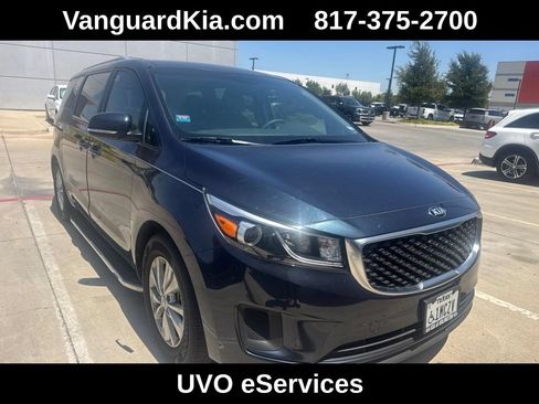 Used 2016 Kia Sedona LX w/ Option Group 020 FWD image 4