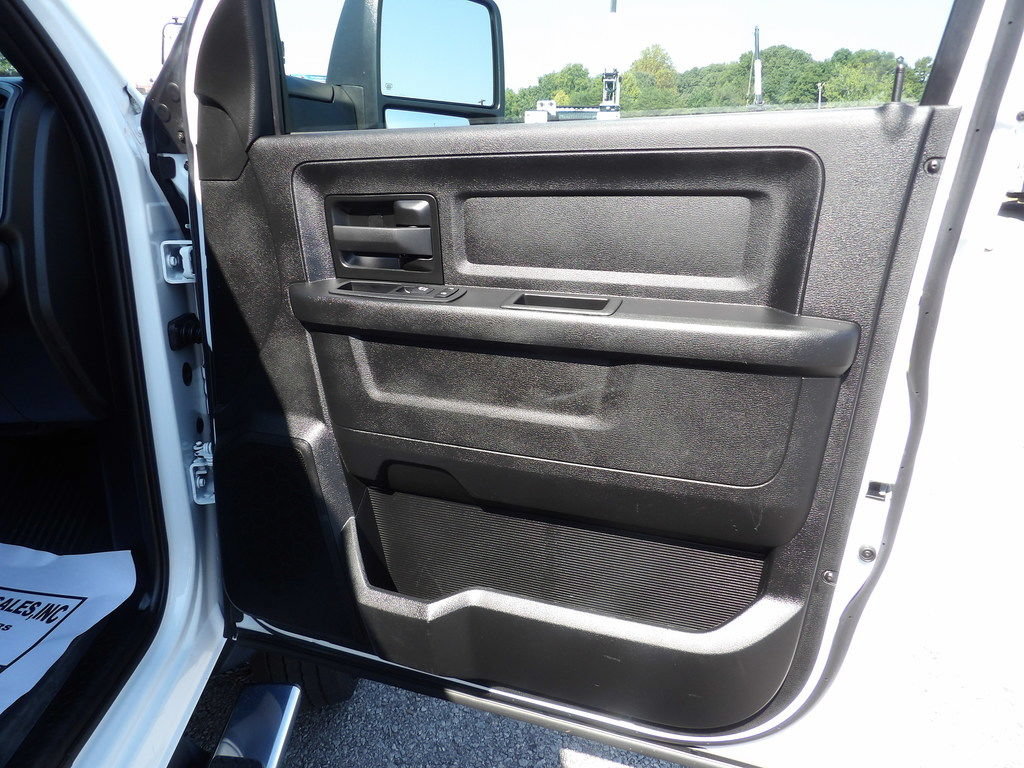Used 2024 RAM 5500 4x4 Crew Cab image 38