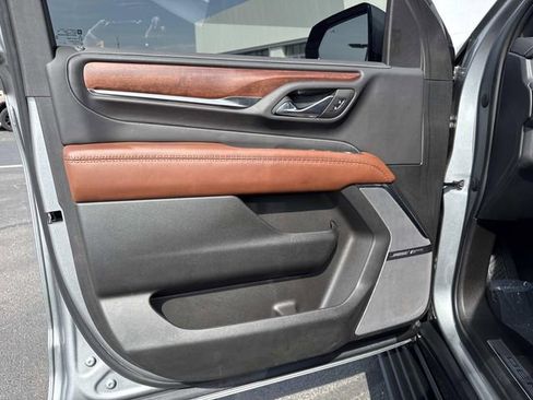 Used 2023 GMC Yukon Denali Ultimate AWD/4WD image 9