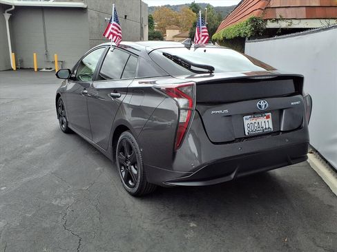 Certified 2018 Toyota Prius Three Touring image 6