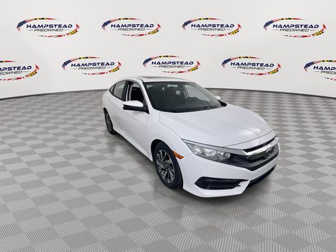 Used 2018 Honda Civic EX image 2