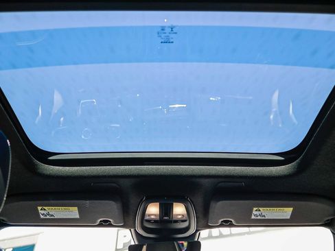 Used 2023 Volvo XC40 Recharge Plus image 18