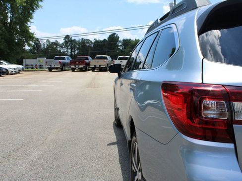 Used 2018 Subaru Outback 2.5i Limited image 20