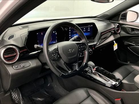 Used 2025 Chevrolet Trax RS w/ Driver Confidence Package FWD image 17