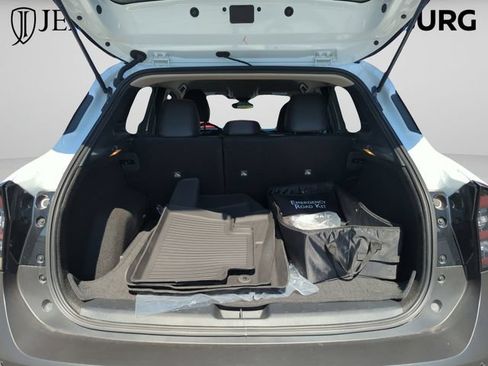 Certified 2025 Nissan Kicks SR FWD image 34