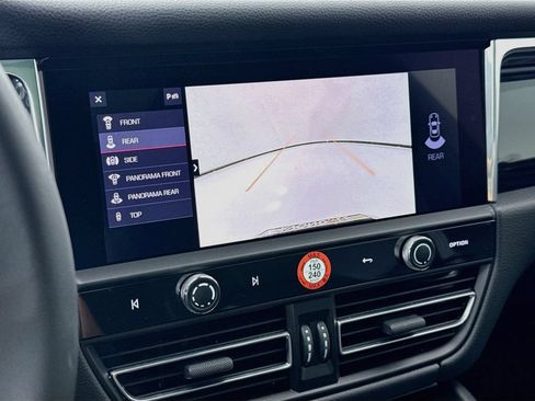 Certified 2025 Porsche Macan AWD/4WD image 20