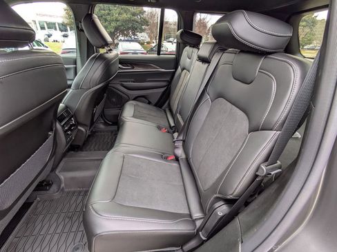 New 2026 Jeep Grand Cherokee Altitude AWD/4WD image 24