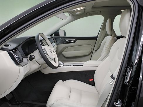 New 2025 Volvo XC60 B5 Ultra w/ Protection Package Premier image 19