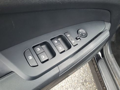 Used 2024 Kia Sportage LX image 9