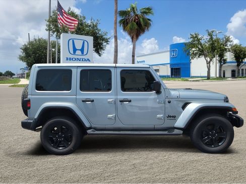 Used 2022 Jeep Wrangler Unlimited Sahara AWD/4WD image 4