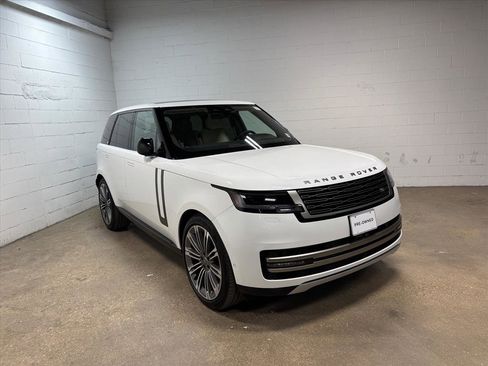 Used 2025 Land Rover Range Rover SE image 4