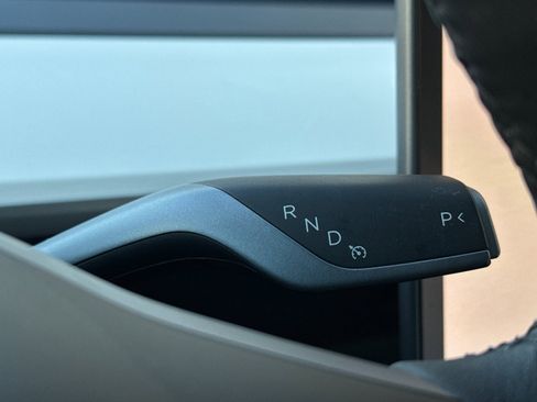 Used 2023 Tesla Model Y Performance image 22