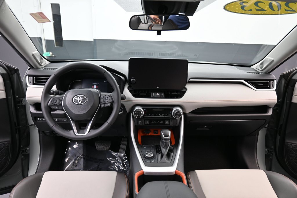 Used 2023 Toyota RAV4 Adventure w/ Convenience Package AWD/4WD image 9