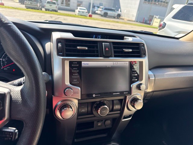 Used 2021 Toyota 4Runner SR5 Premium w/ Moonroof Package AWD/4WD image 17