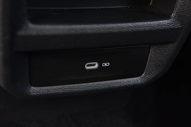 Used 2025 Volkswagen Taos SE w/ Panoramic Sunroof Package FWD image 23