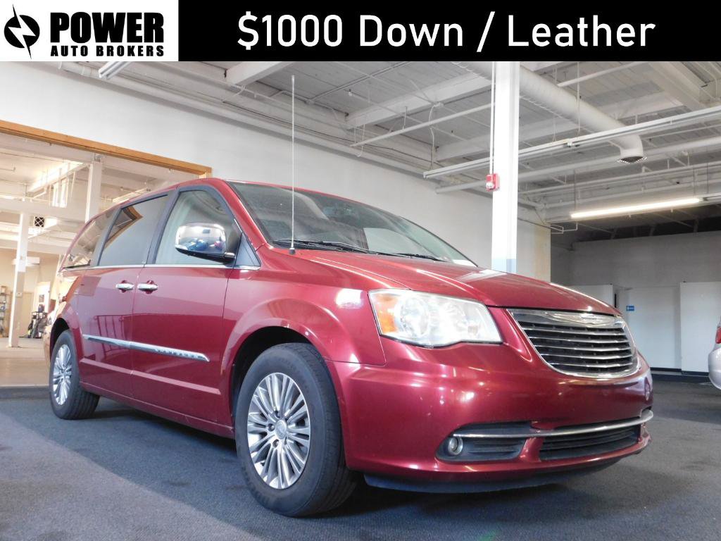 Used 2013 Chrysler Town & Country Touring-L w/ Driver Convenience Group FWD image 1