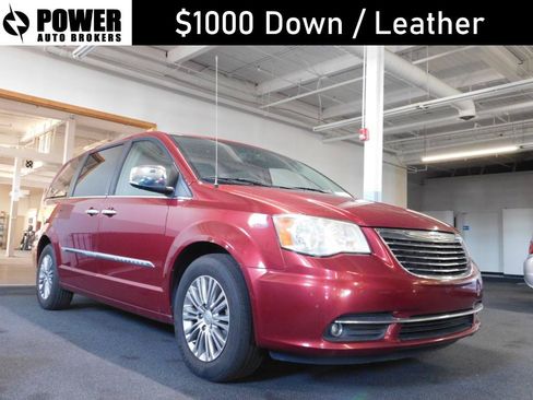 Used 2013 Chrysler Town & Country Touring-L w/ Driver Convenience Group FWD image 1