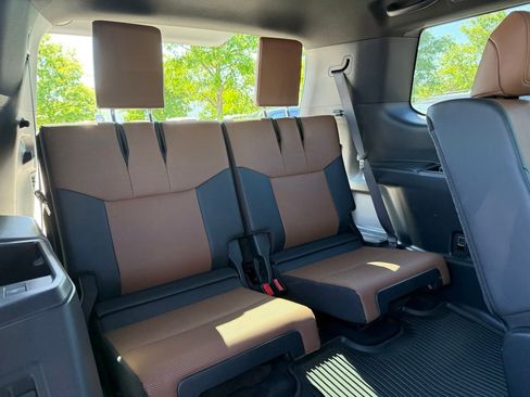 Used 2024 Lexus GX 550 w/ Accessory Package (2T) AWD/4WD image 18