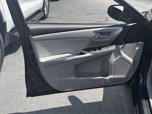 Used 2015 Toyota Camry XLE w/ Moonroof Package FWD image 16