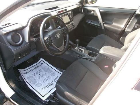 Used 2017 Toyota RAV4 XLE w/ Carpet Mat Package AWD/4WD image 10