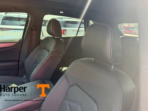 Used 2024 Volkswagen Atlas Cross Sport SE FWD image 11