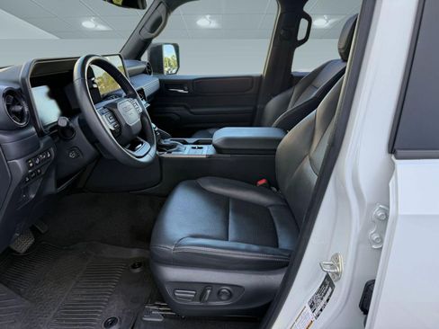 Used 2024 Toyota Land Cruiser image 5