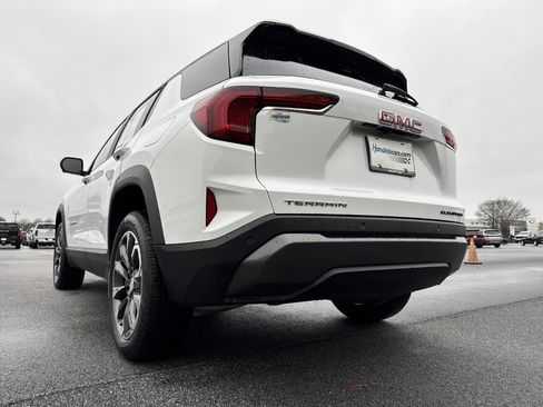 Used 2026 GMC Terrain Elevation w/ Elevation Premium Package image 8