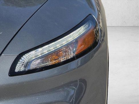 Used 2016 Jeep Cherokee Sport image 9