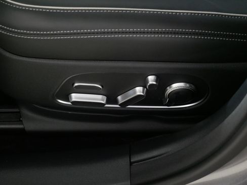 Certified 2025 Genesis G90 3.5T image 20