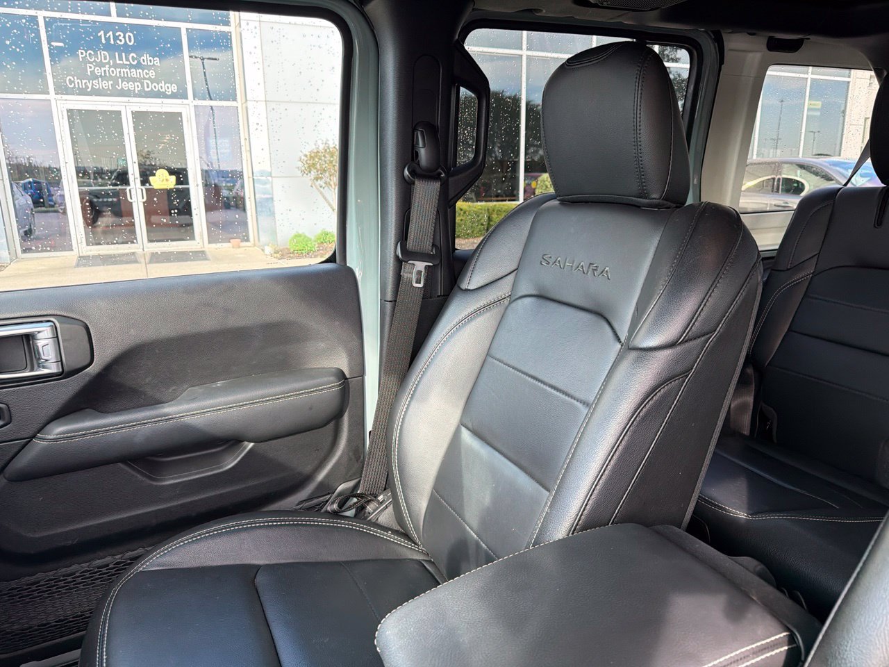 Used 2023 Jeep Wrangler Unlimited Sahara w/ Cold Weather Group AWD/4WD image 16