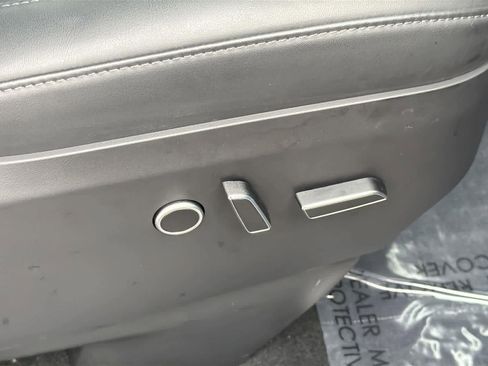 Used 2025 Tesla Model X image 33