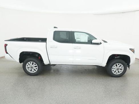 New 2026 Toyota Tacoma SR5 AWD/4WD image 17