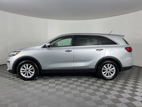 Used 2020 Kia Sorento LX image 4